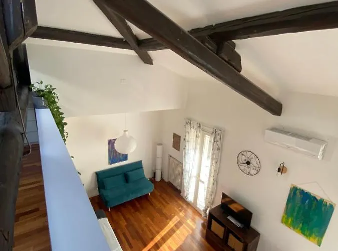 La Casa Di Giulia, Spazioso Loft Su Due Livelli A 10 Minuti Di Macchina Dal Centro شقة