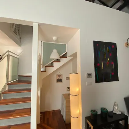 La Casa Di Giulia, Spazioso Loft Su Due Livelli A 10 Minuti Di Macchina Dal Centro Lejlighed