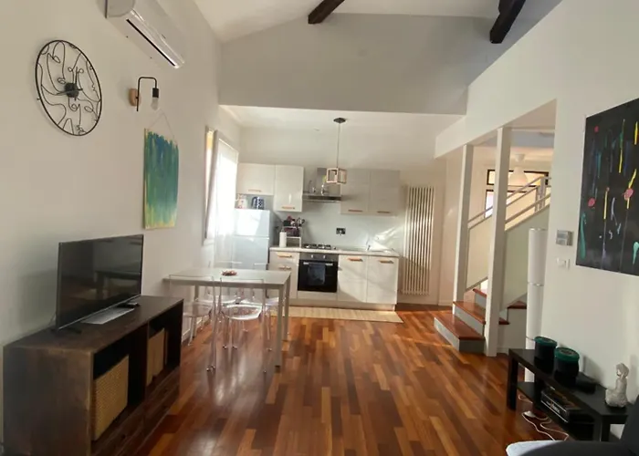 Apartmán La Casa Di Giulia, Spazioso Loft Su Due Livelli A 10 Minuti Di Macchina Dal Centro *